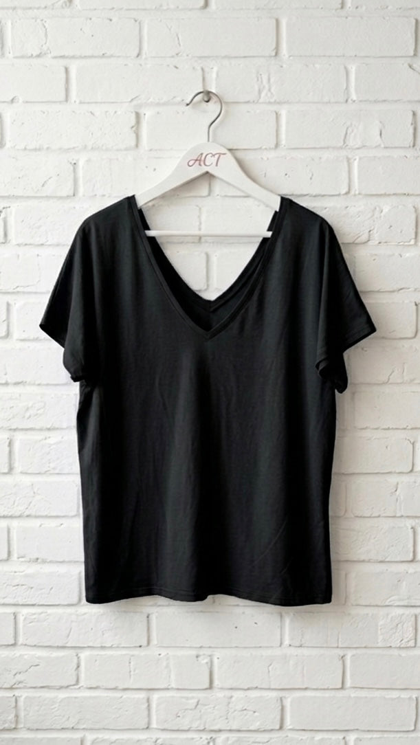 Camiseta basic cuello pico +4 colores