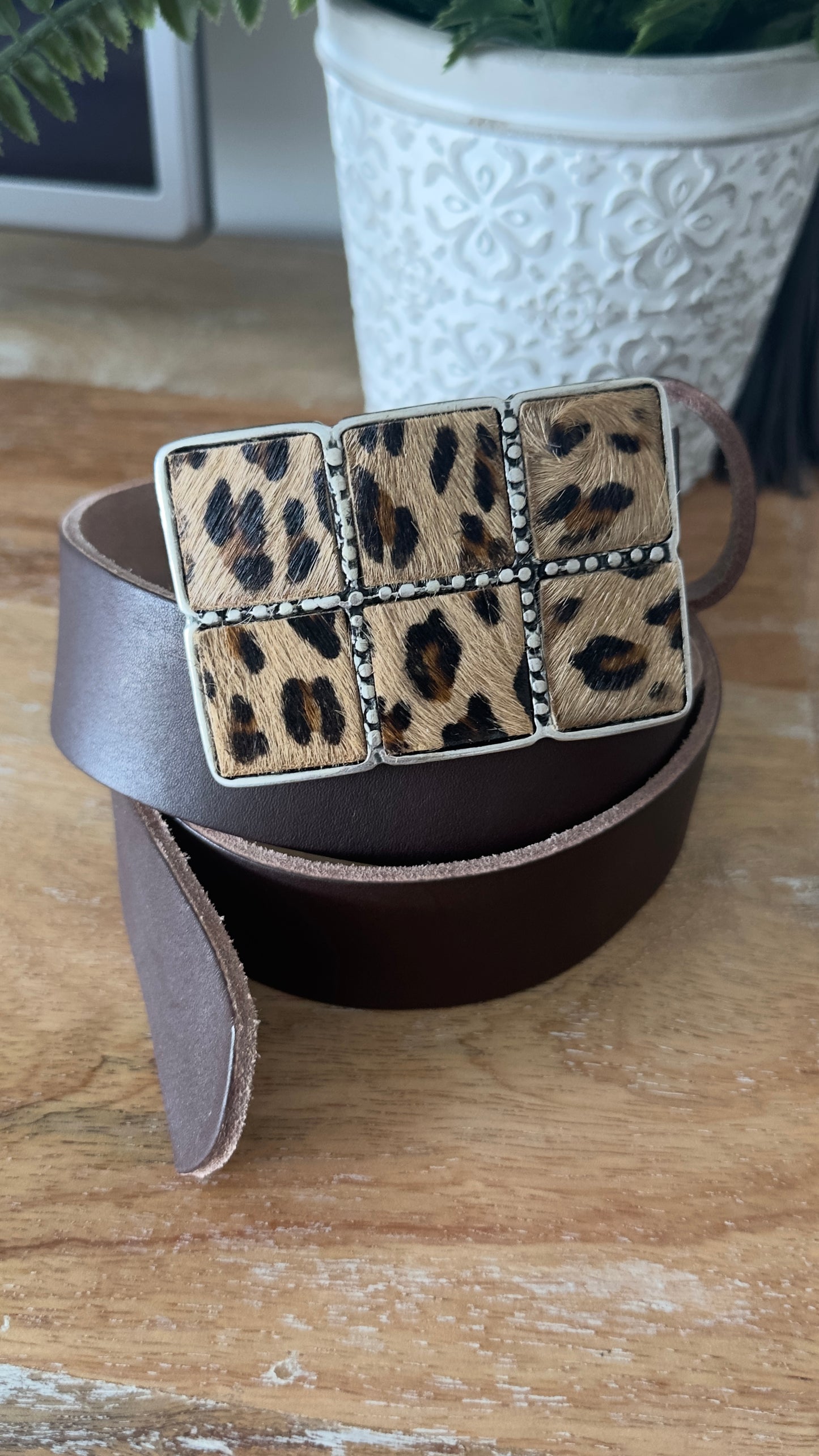 Leopard print belt