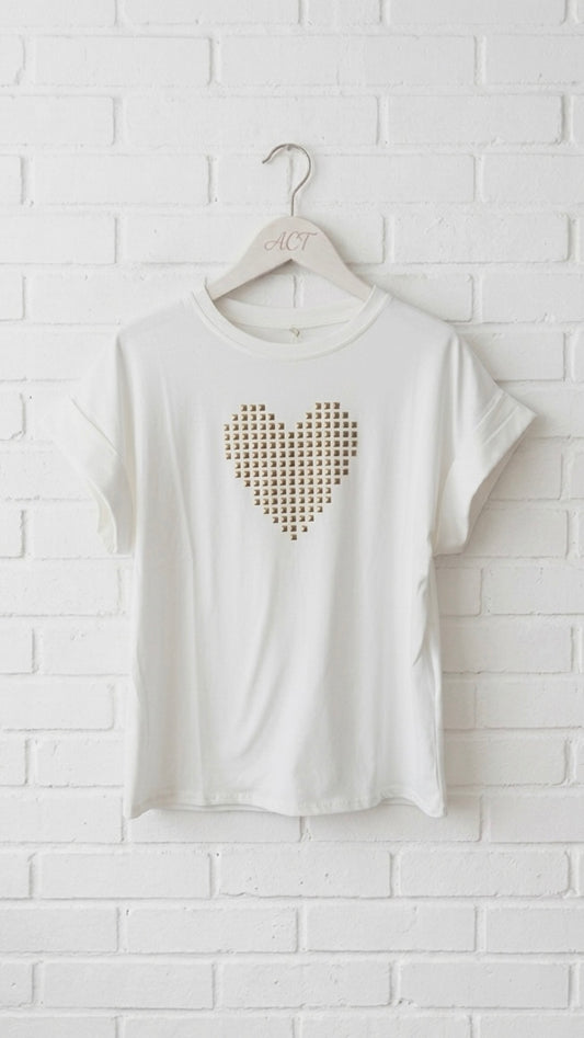 Camiseta corazón tachuelas +2 colores