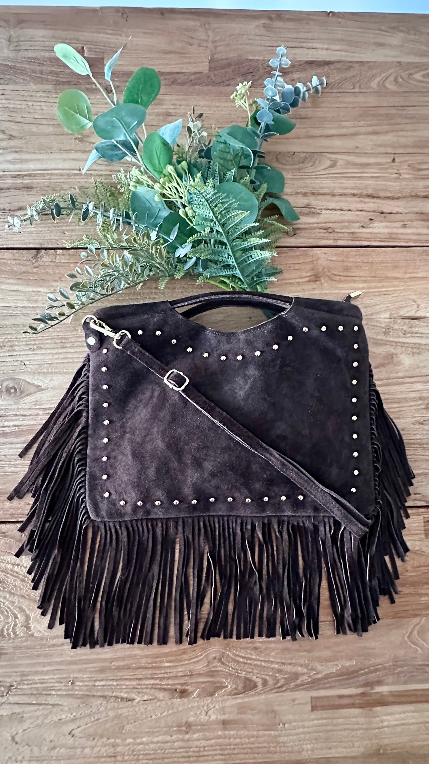 Bolso cuadrado de tachas