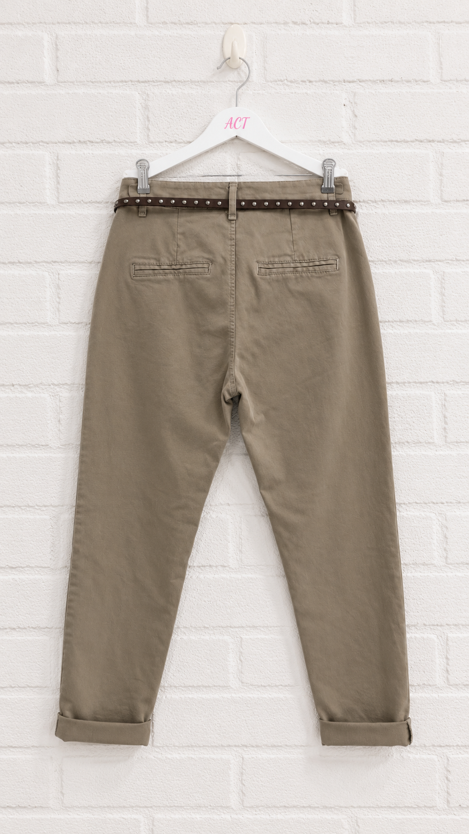 Pantalón chino Sarga con Cinturón Tachuelas +1 color