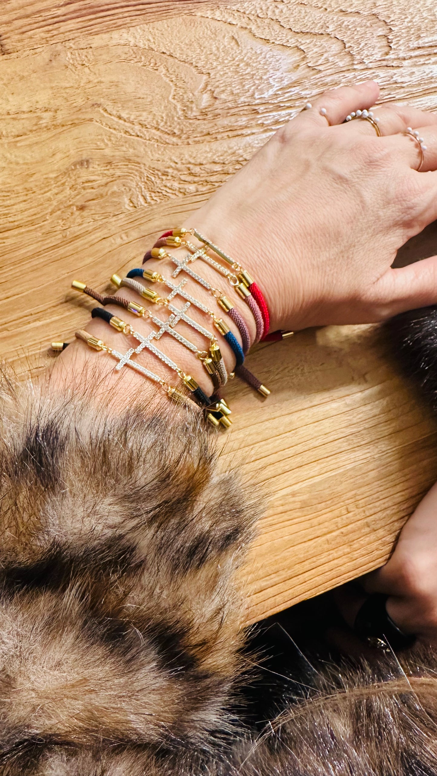 Pulsera cruz +7 colores