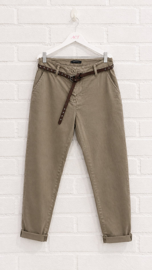 Pantalón chino Sarga con Cinturón Tachuelas +1 color