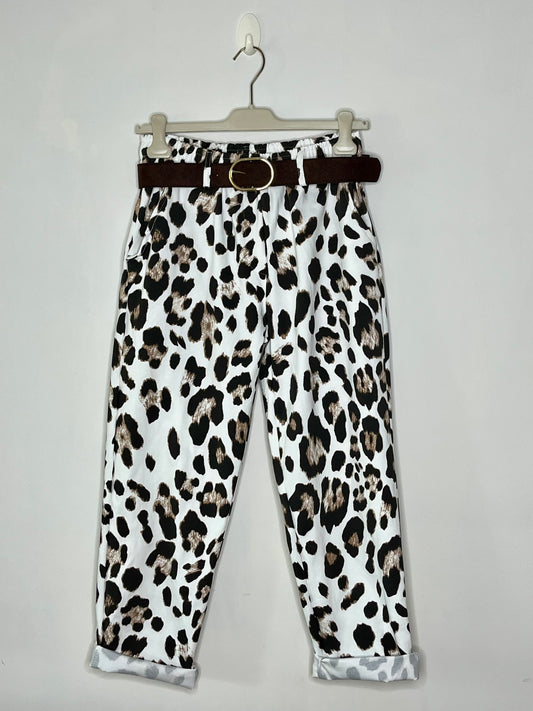 Pantalón de animal print con cinturón