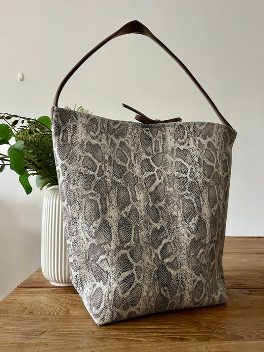 Bolso shopper reversible serpiente