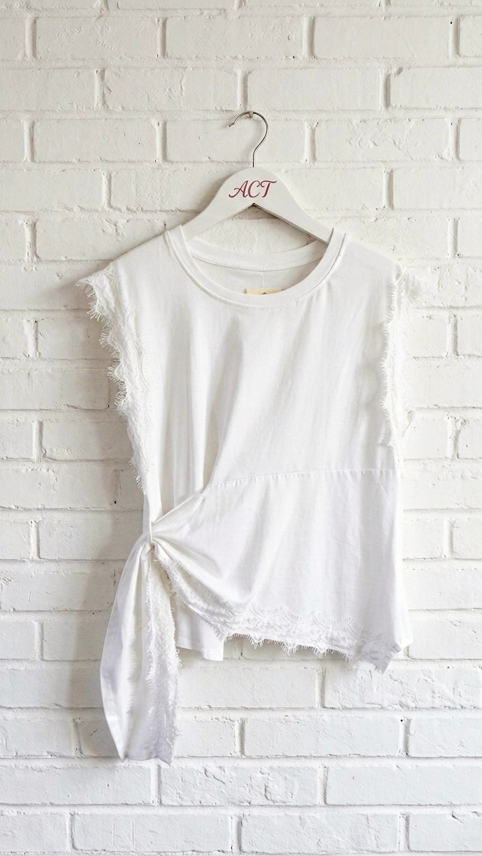 Camiseta Asimétrica con Encaje y Lazo +2 colores