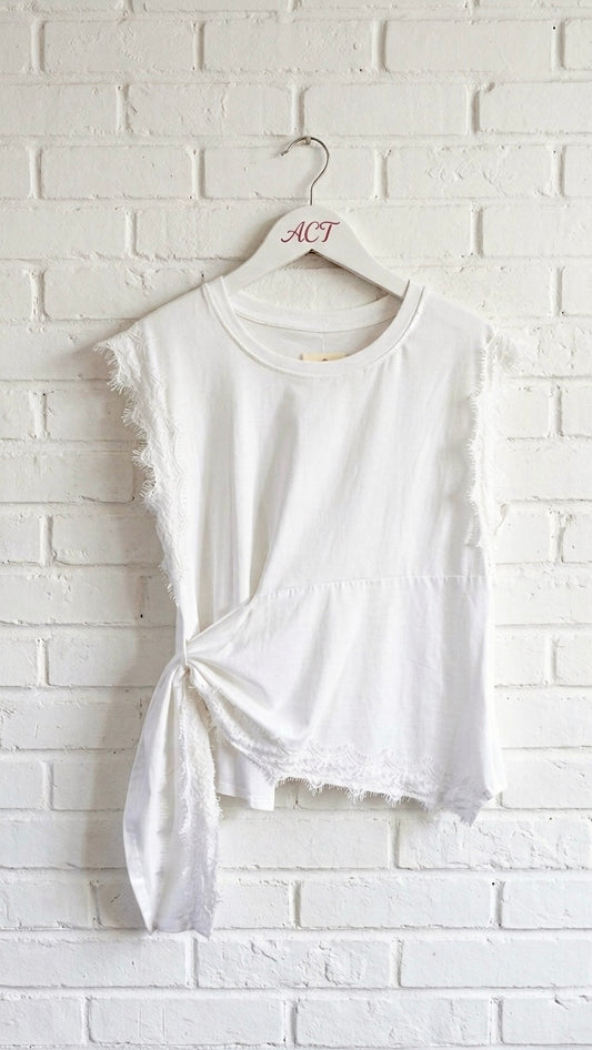 Camiseta Asimétrica con Encaje y Lazo +2 colores