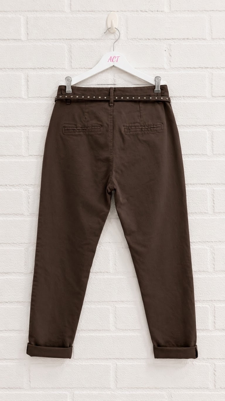 Pantalón chino Sarga con Cinturón Tachuelas +1 color