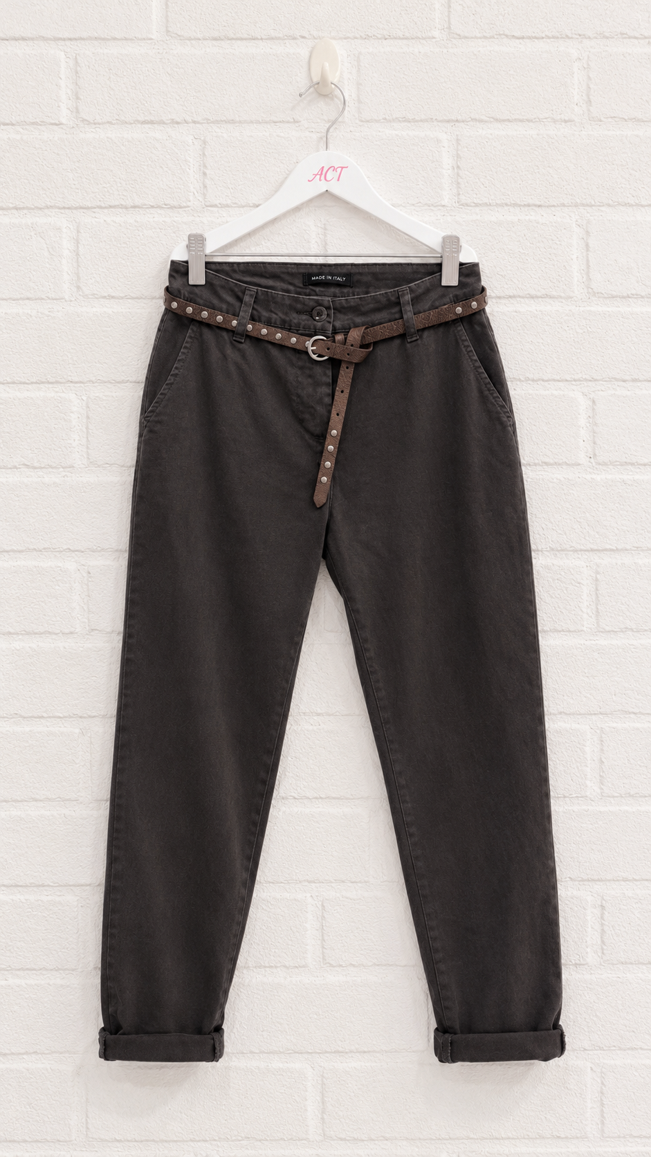 Pantalón chino Sarga con Cinturón Tachuelas +1 color