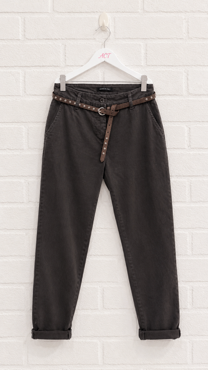 Pantalón chino Sarga con Cinturón Tachuelas +1 color