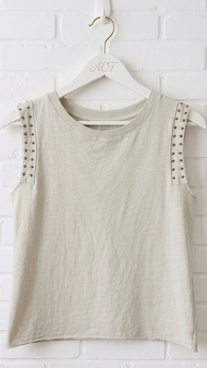 Camiseta Muscle con tachas +7 colores