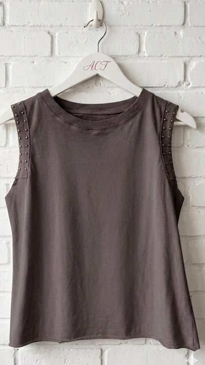 Camiseta Muscle con tachas +7 colores