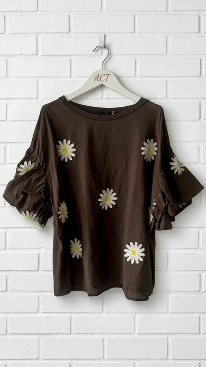 Blusa de margaritas bordadas