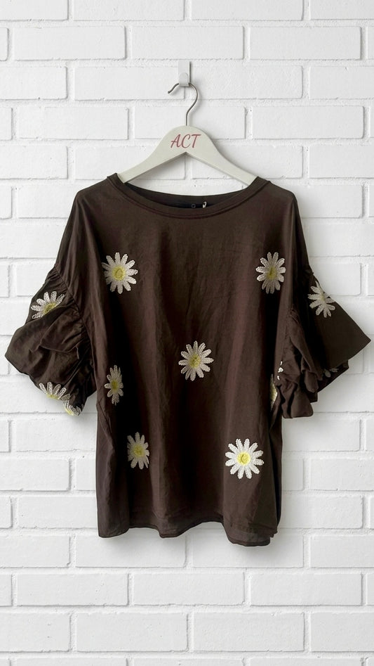 Blusa de margaritas bordadas