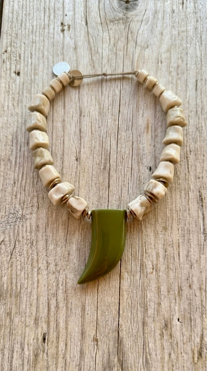 Collar Colmillo +2 colores