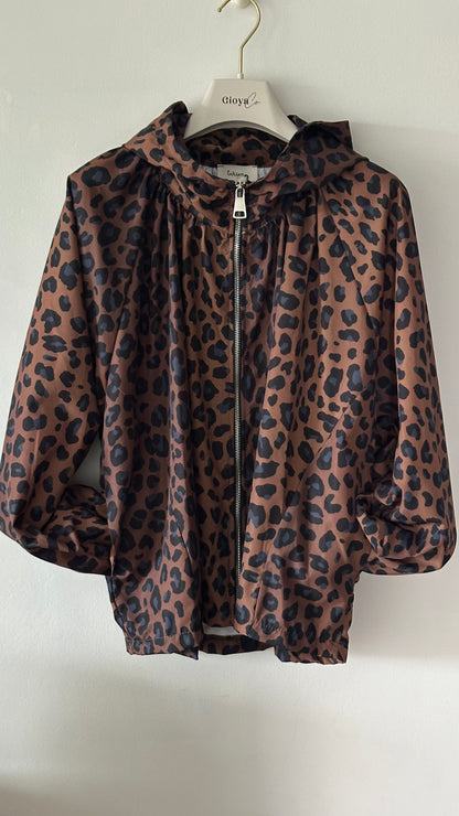Chubasquero de leopardo
