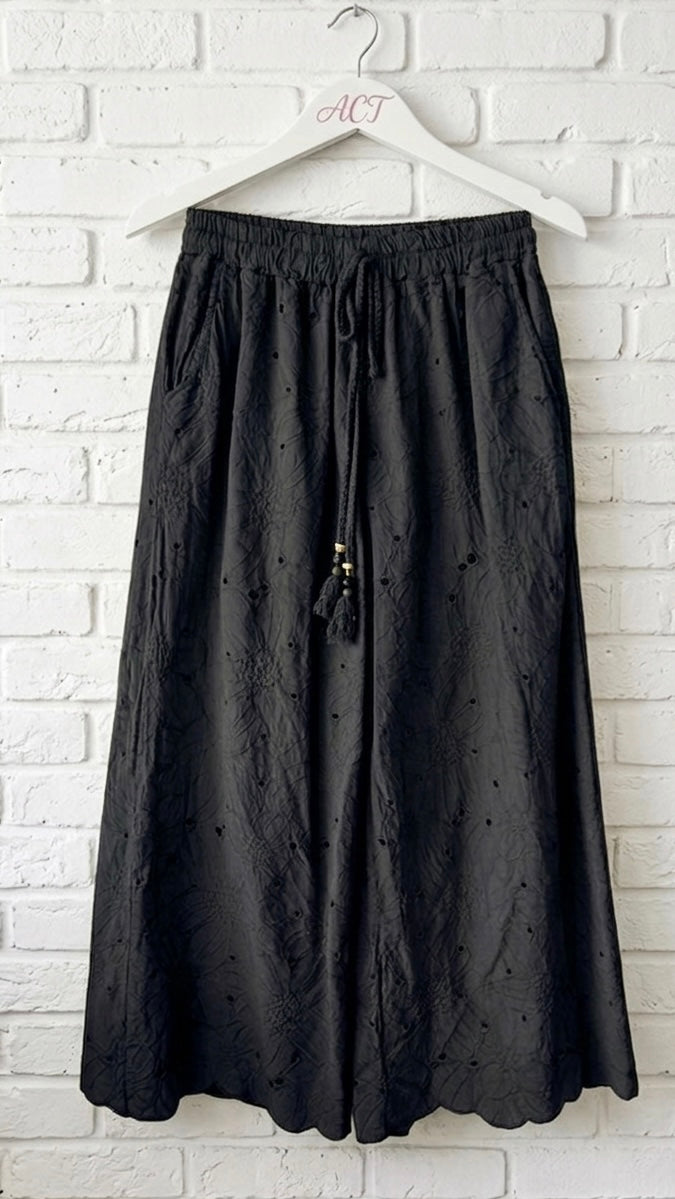Pantalón senda  bordado +3 colores