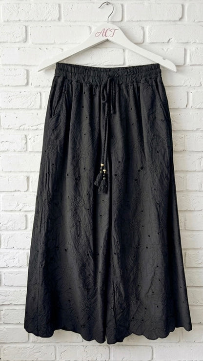 Pantalón senda  bordado +3 colores
