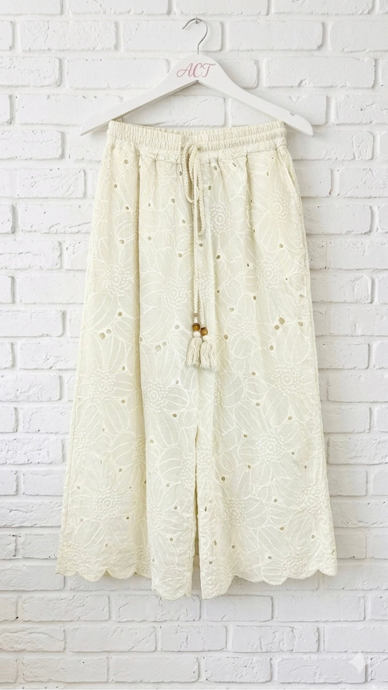 Pantalón senda  bordado +3 colores