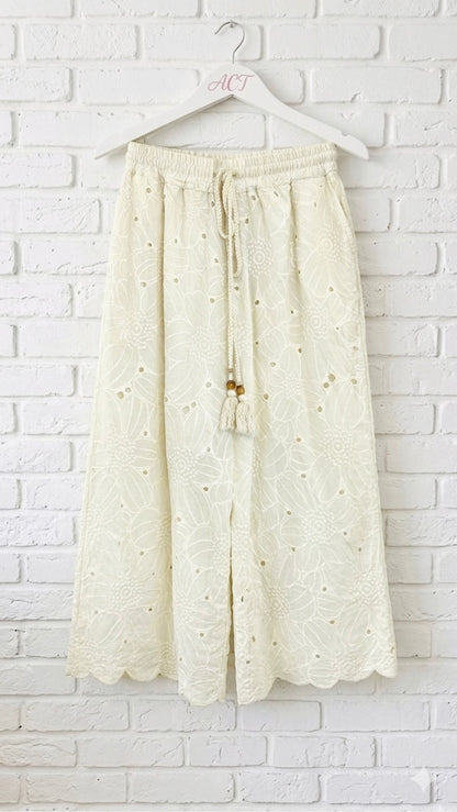 Pantalón senda  bordado +3 colores