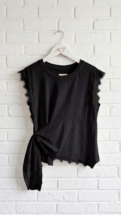 Camiseta Asimétrica con Encaje y Lazo +2 colores