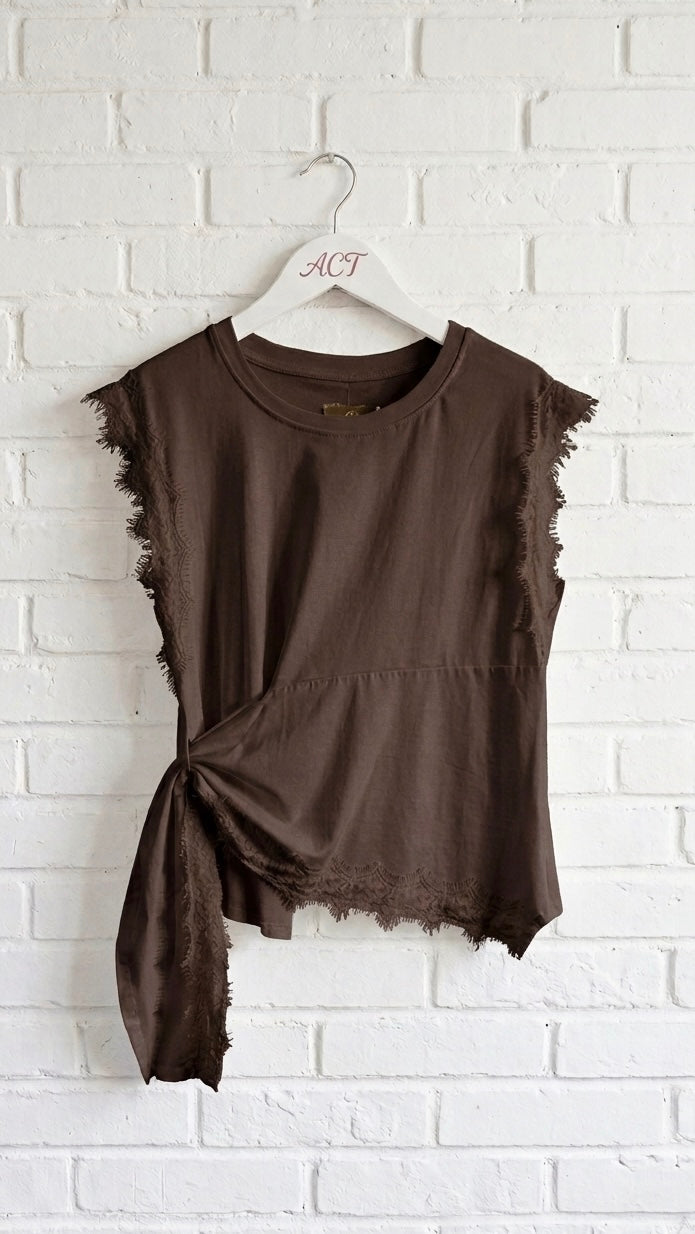 Camiseta Asimétrica con Encaje y Lazo +2 colores